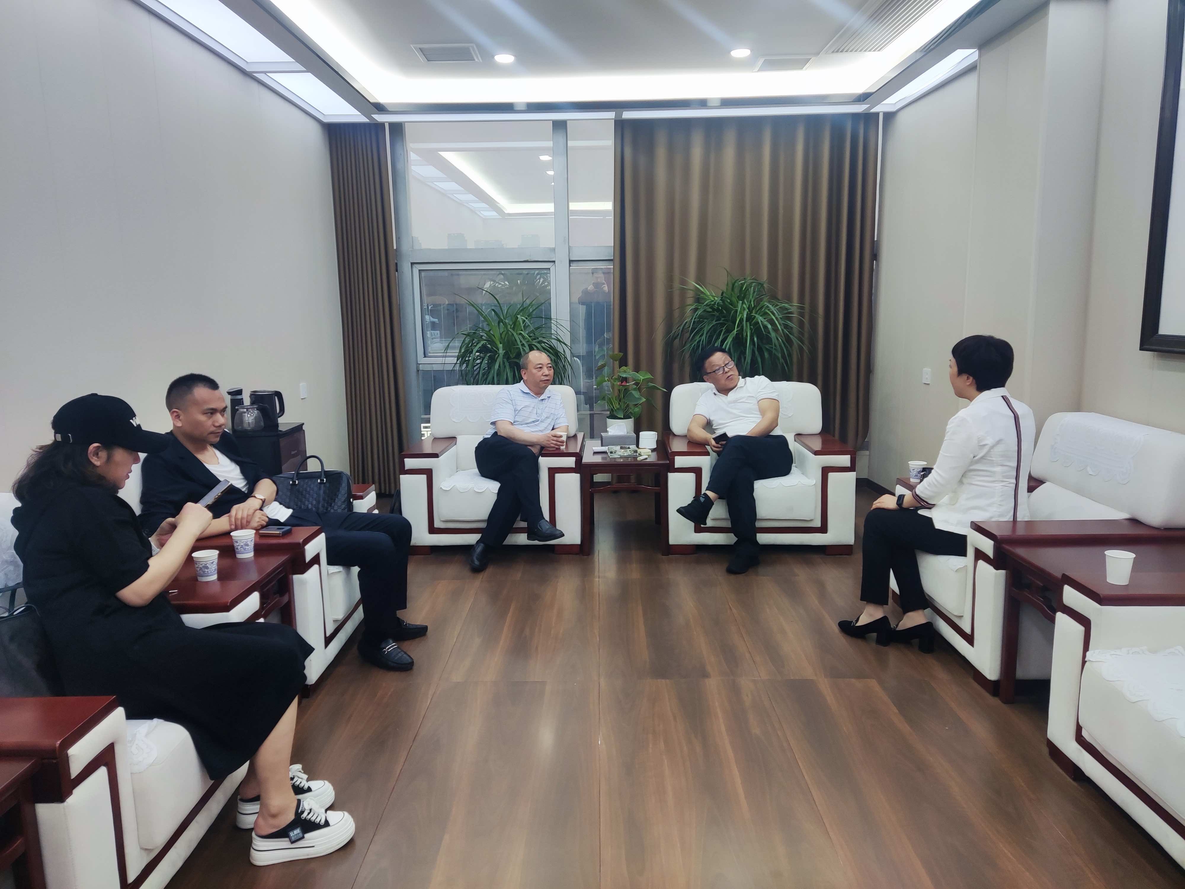 坦桑尼亚华助中心主任易志凌拜会宜昌市侨联