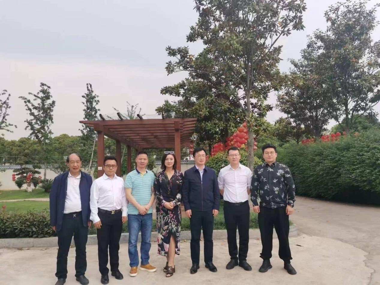 省侨青会副会长余露一行赴松滋考察