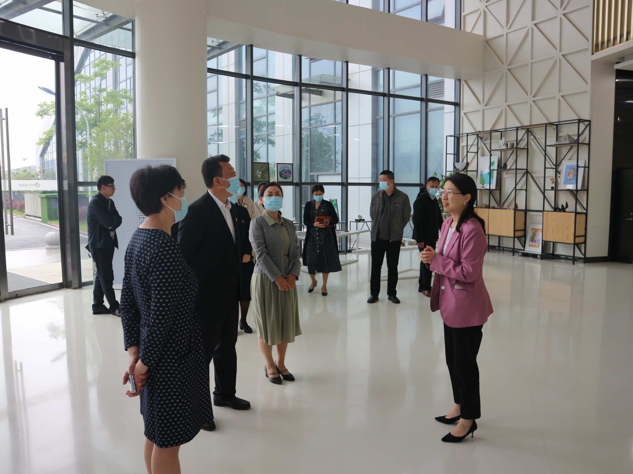 省侨联走进华工科技智能制造产业园   开展“追随领袖足迹、汲取奋进力量”主题教育实地教学