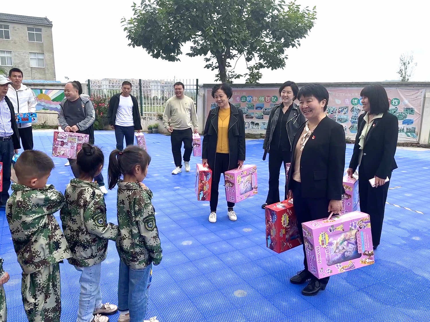 襄阳市侨联开展“关爱留守儿童 传递幸福温暖”六一慰问活动