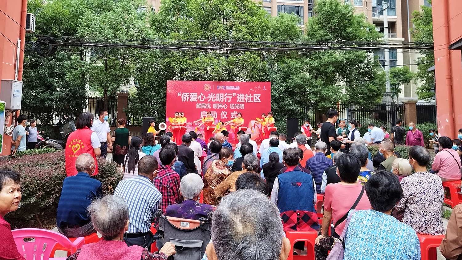 将“侨爱心工程”做到基层群众“心坎上”