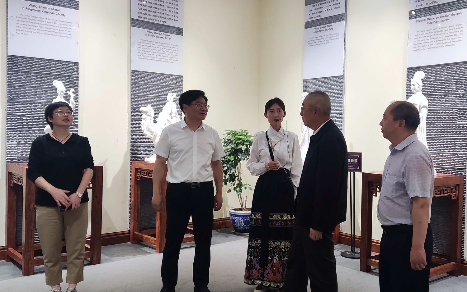 中国华侨公益基金会理事长乔卫赴宜昌调研