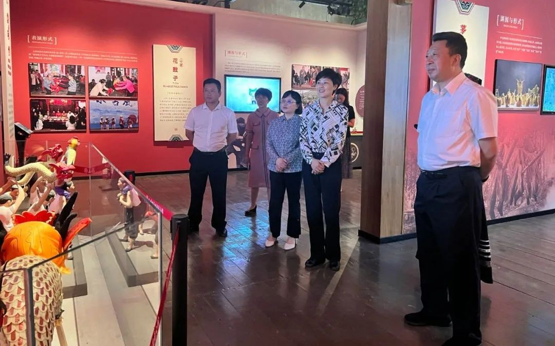 施政到五峰调研华侨国际文化交流基地建设工作