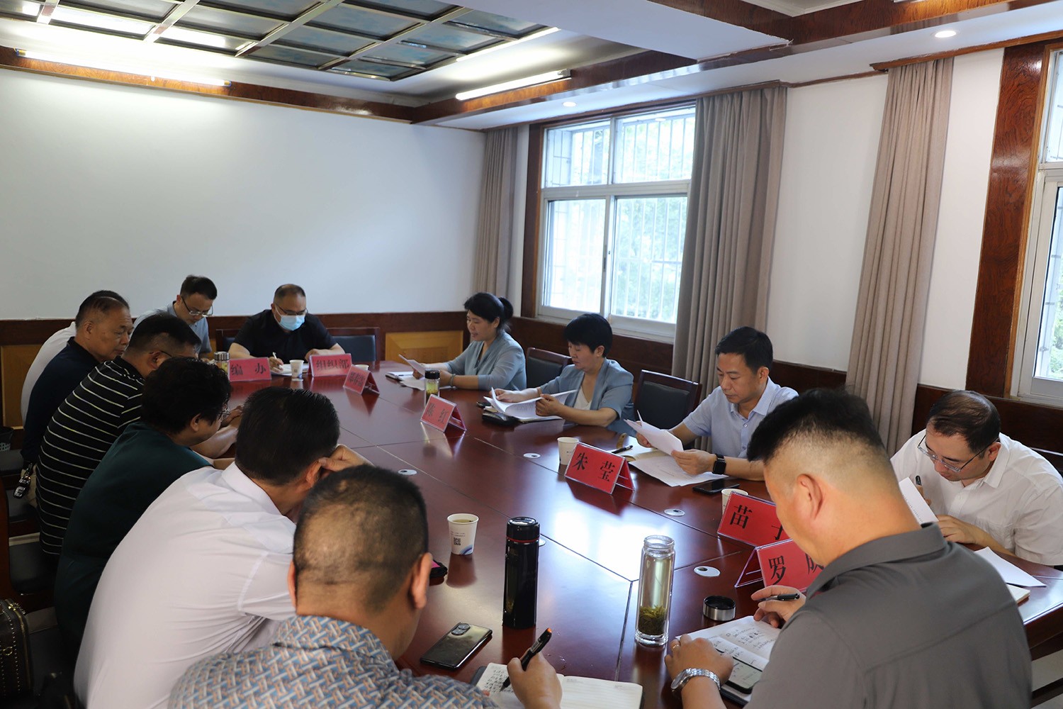 襄阳市侨联开展“为民解难题 攻坚淬党性” 专题党课