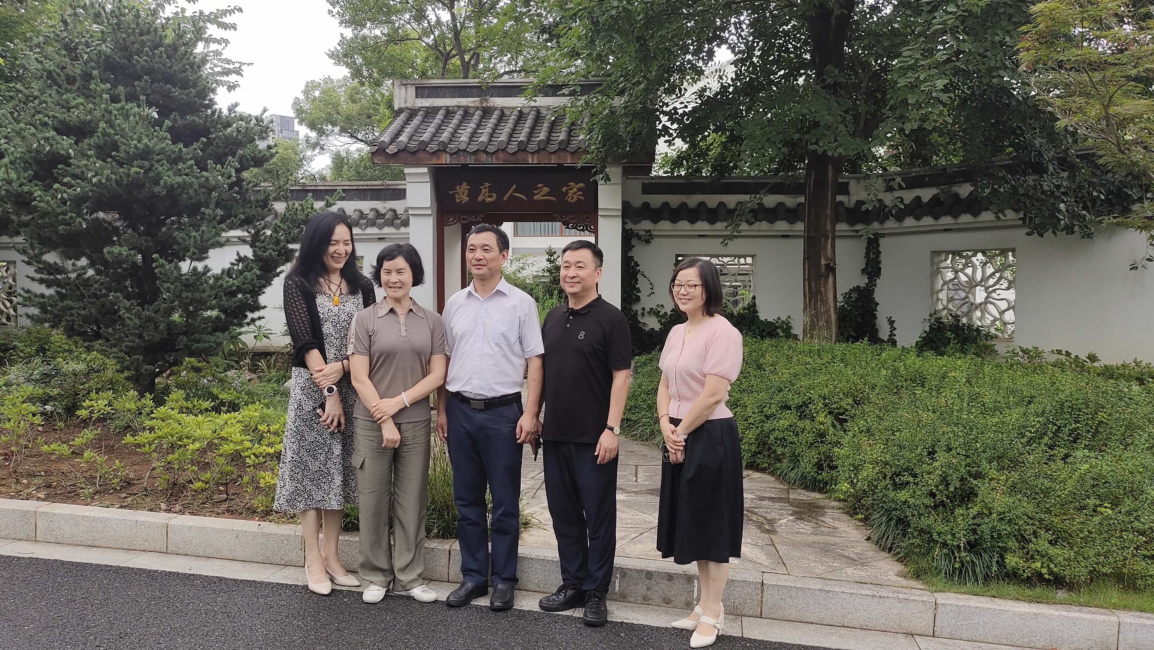新疆克拉玛依市侨联专职副主席兼秘书长陈琦一行来黄冈考察交流侨联工作