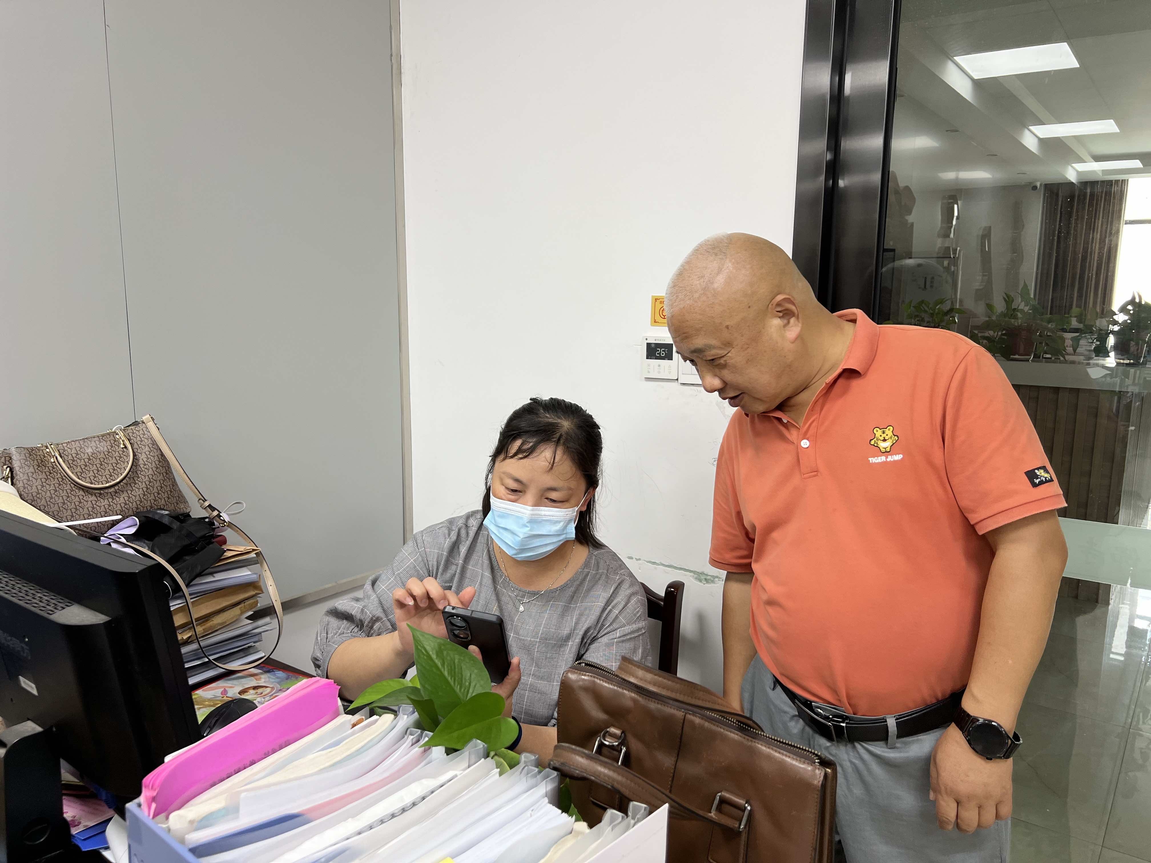 襄阳市襄城区铁佛寺社区“侨之家”积极组织归侨侨眷参与全省涉侨法律法规网络知识竞赛活动