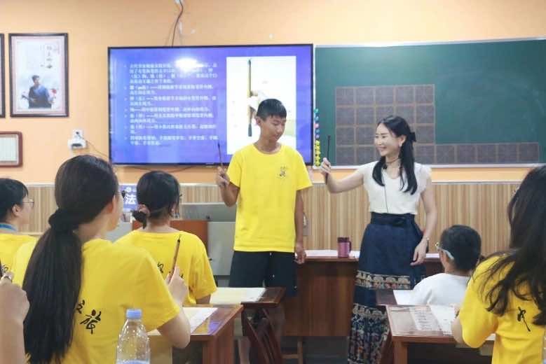 德国华裔青少年在宜学习中华传统文化体验课