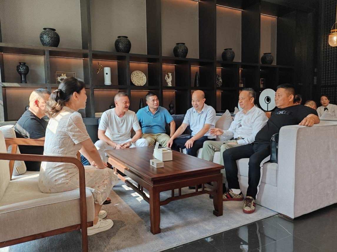 意大利西部六省一市华侨华人联谊会经贸考察团来荆调研考察