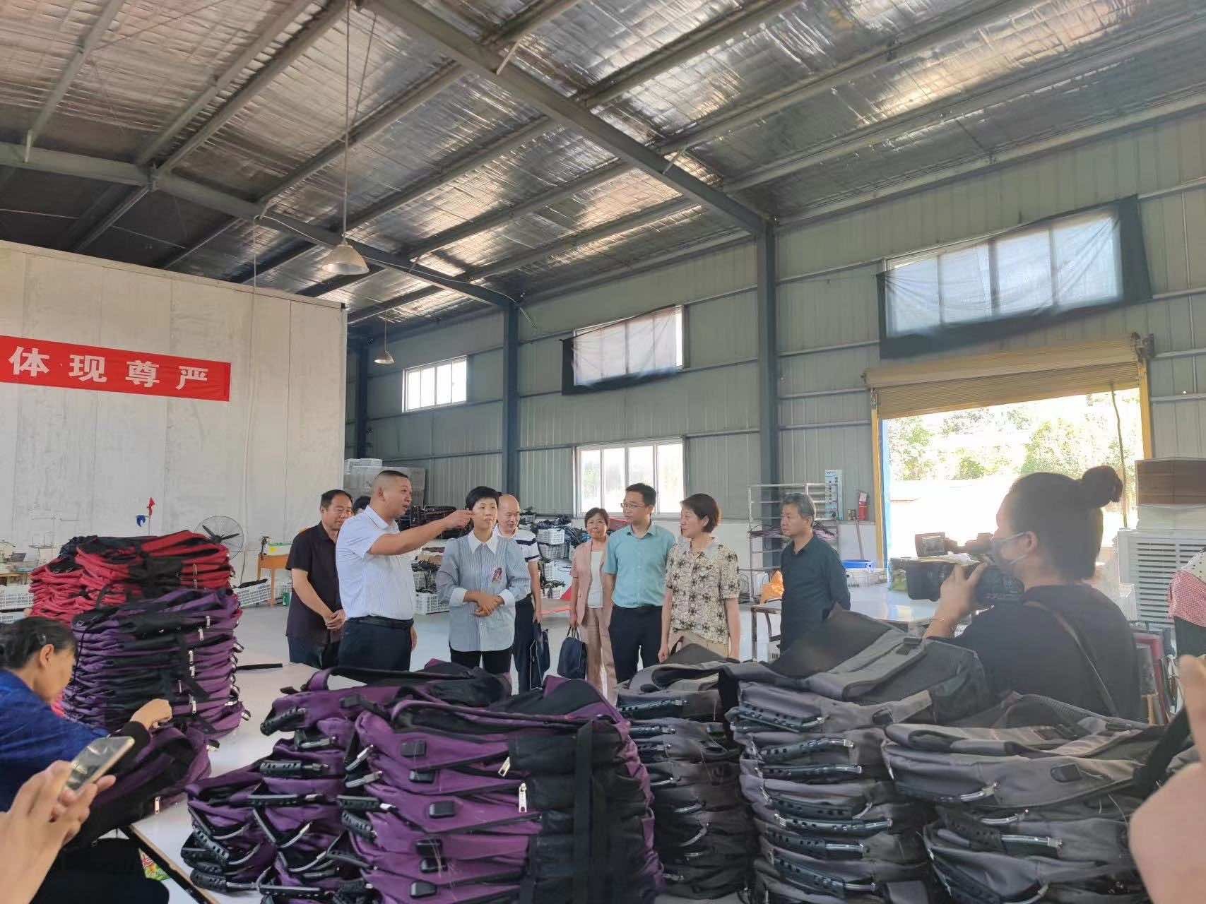荆门市侨联组织侨界政协委员 赴侨企开展调研活动