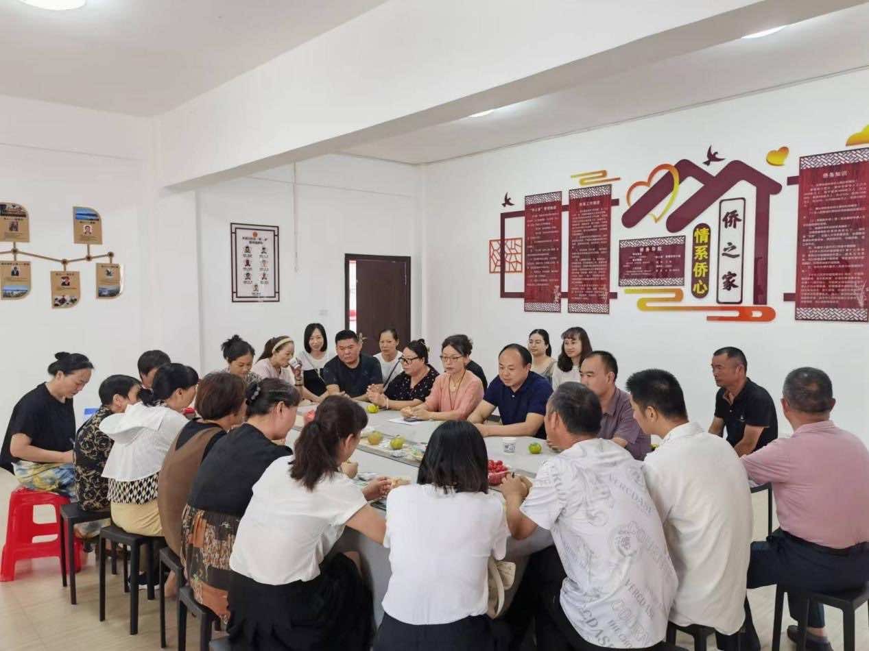 潜江市后湖管理区“侨之家” 桂香迎“双节” 天涯共此“识”
