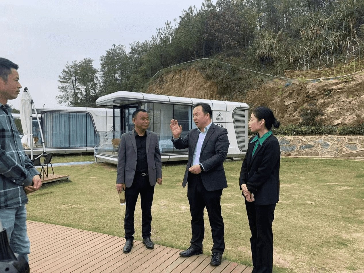 侯继文赴英山驻点村考察调研