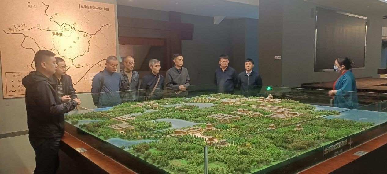 潜江市侨联学习传达市委九届六次全会暨半年经济工作会议精神