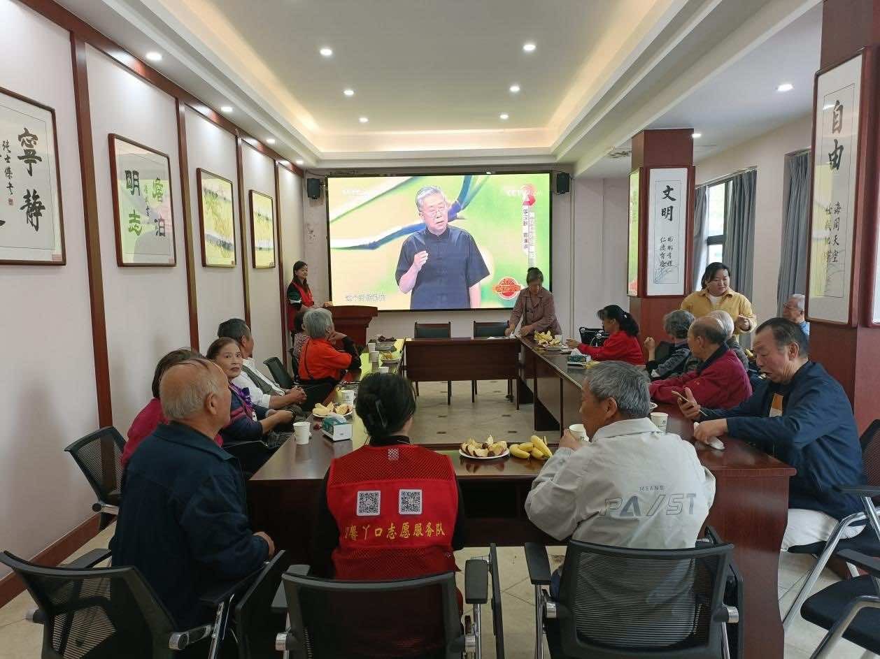 西陵区丫口社区“侨胞之家”：爱在重阳日 侨满邻里情