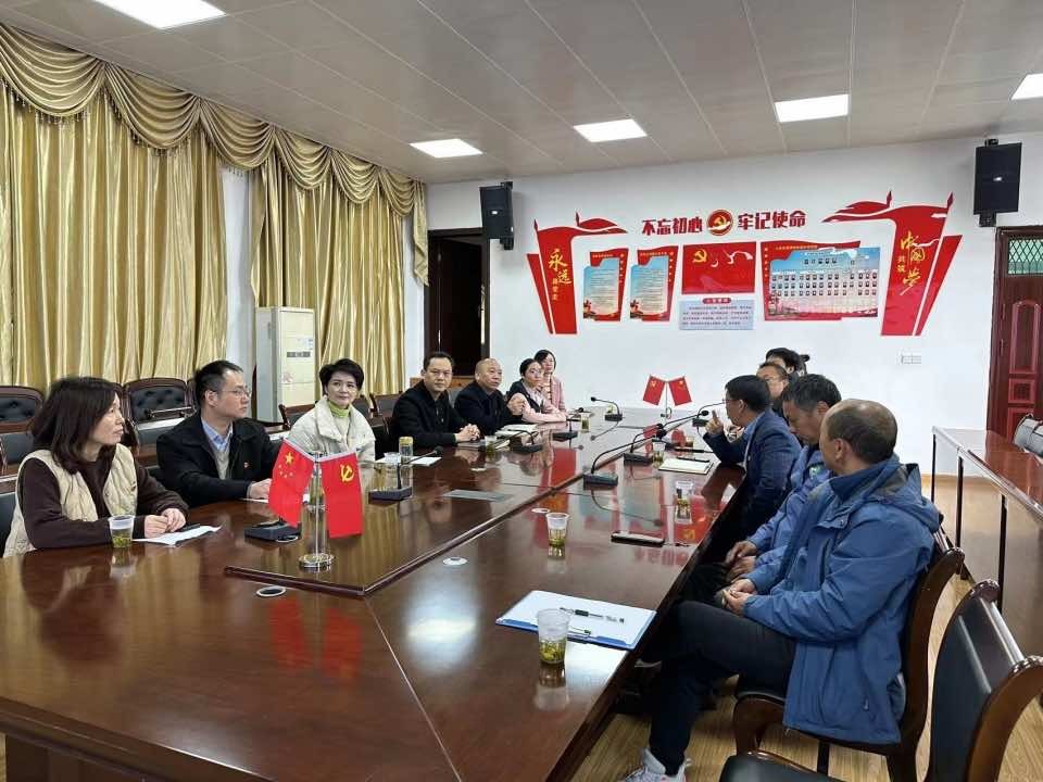 宜昌市侨联携手市社科联开展“立足岗位作贡献  学习榜样当先锋”联合党支部主题党日