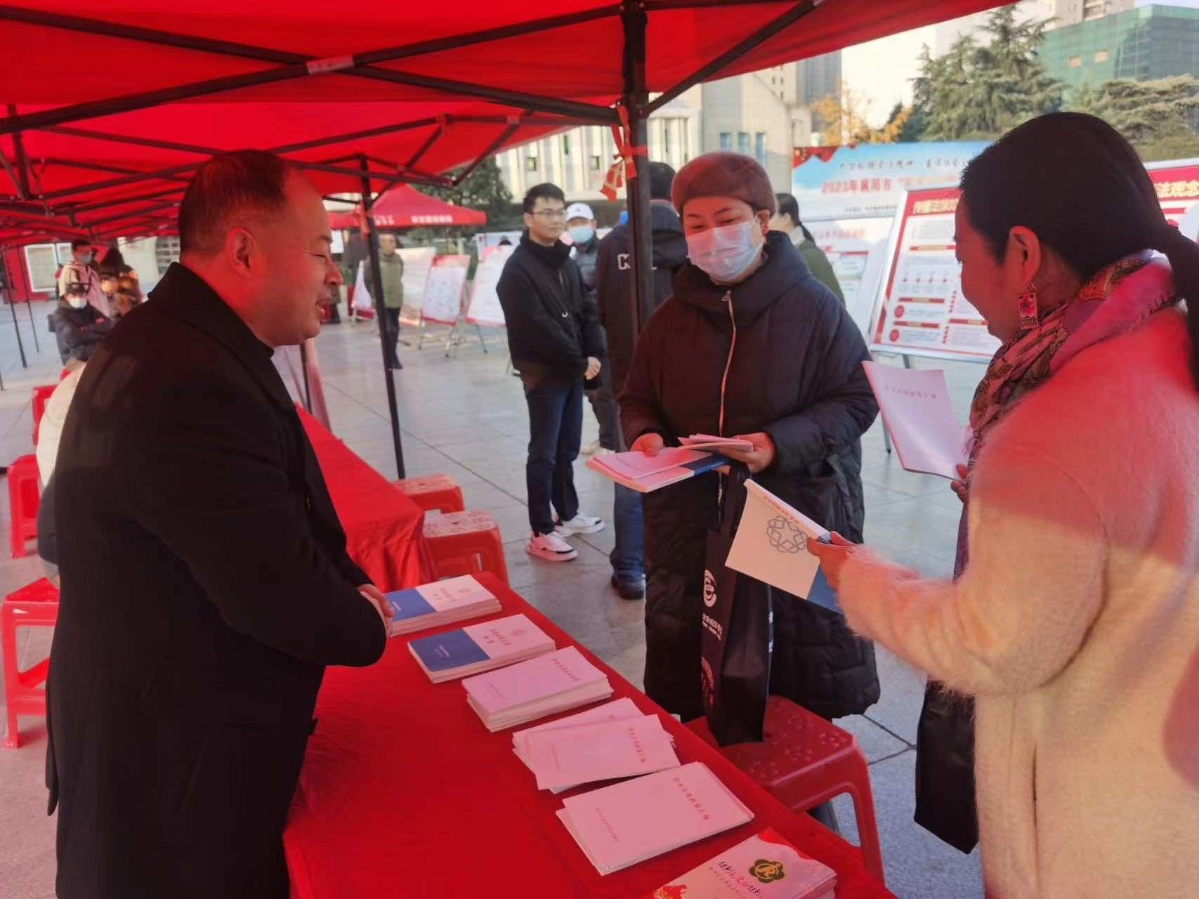 襄阳市侨联开展“宪法宣传周”主题活动