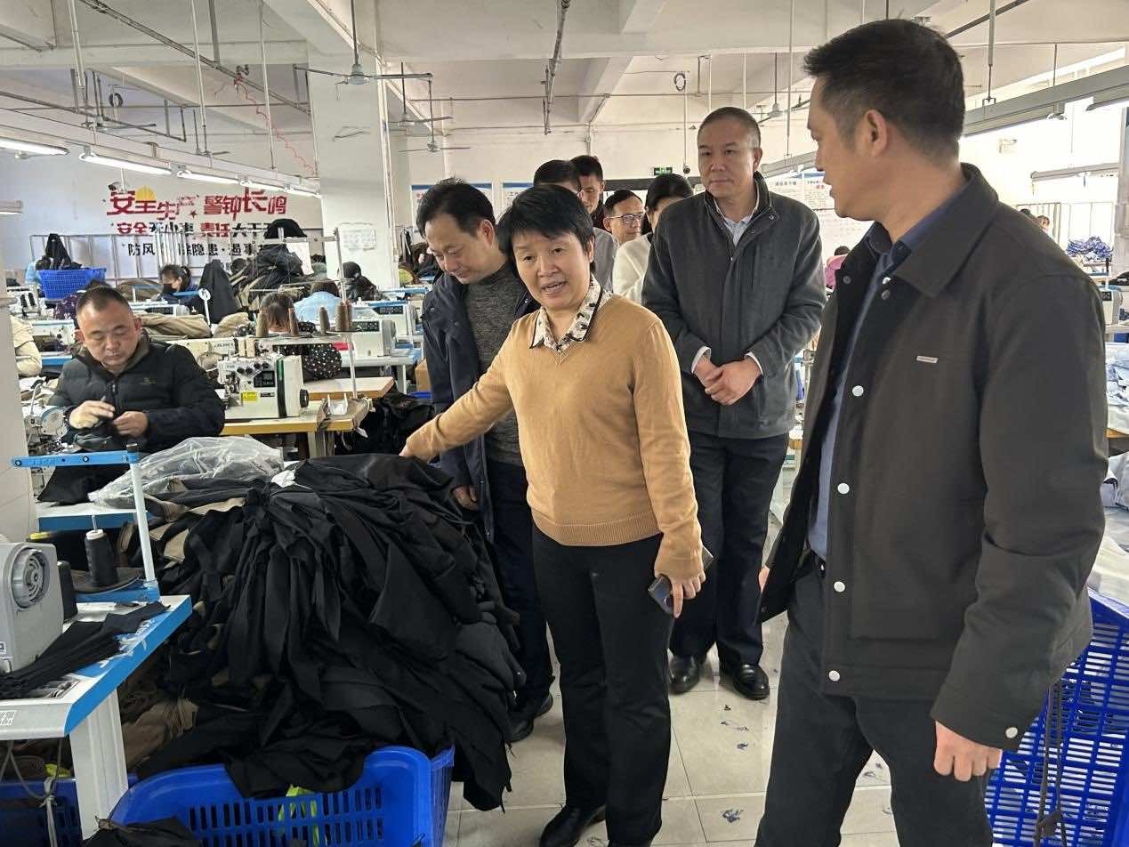 襄阳市侨联调研湖北保康康顺服饰有限公司