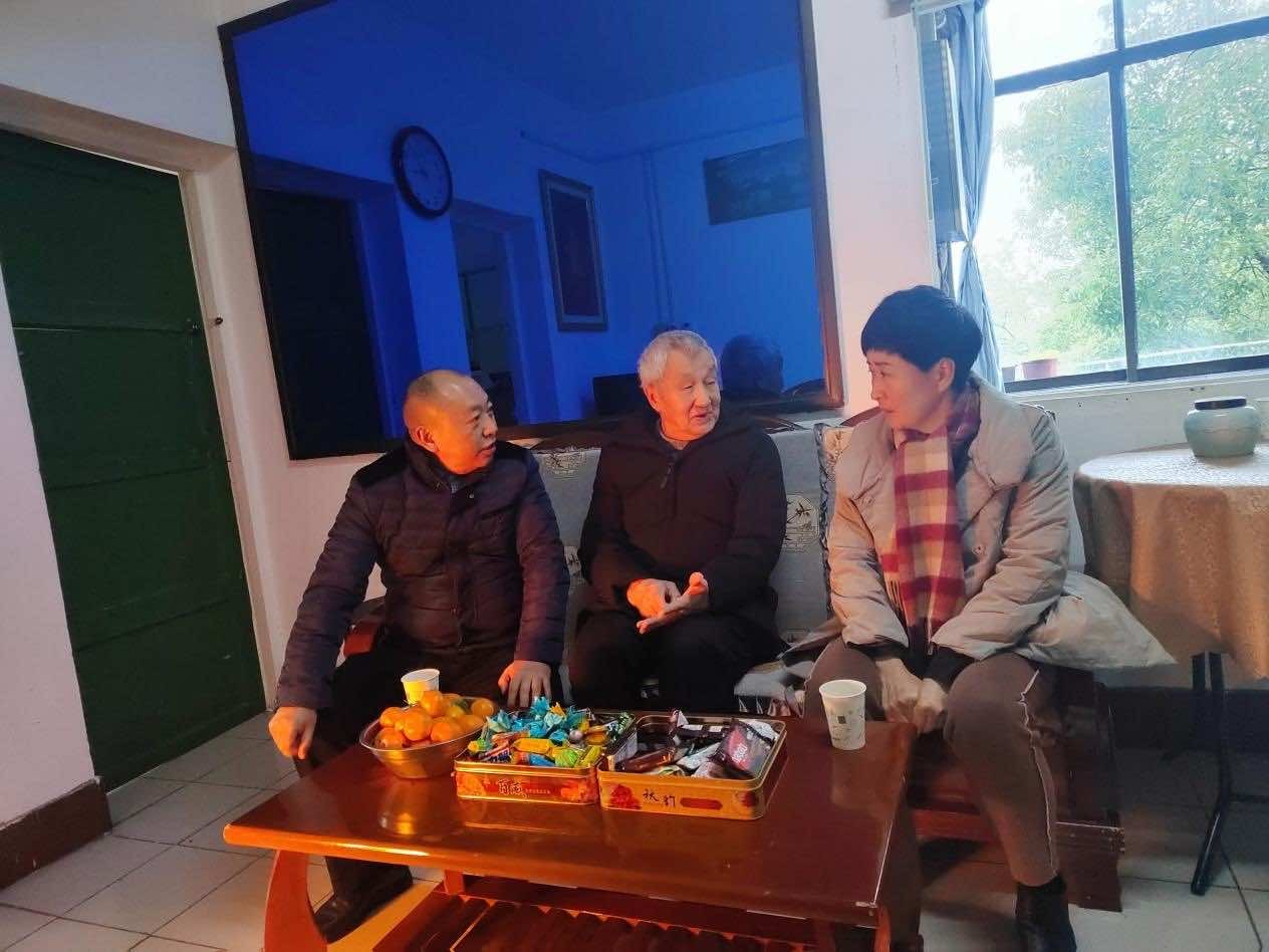 宜昌市侨联主席邓希康赴夷陵区走访慰问