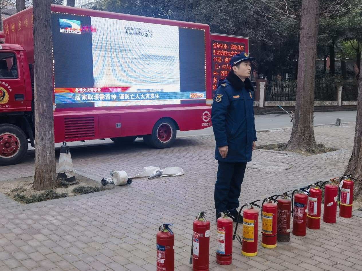 老河口市侨联组织侨界群众开展消防应急演练