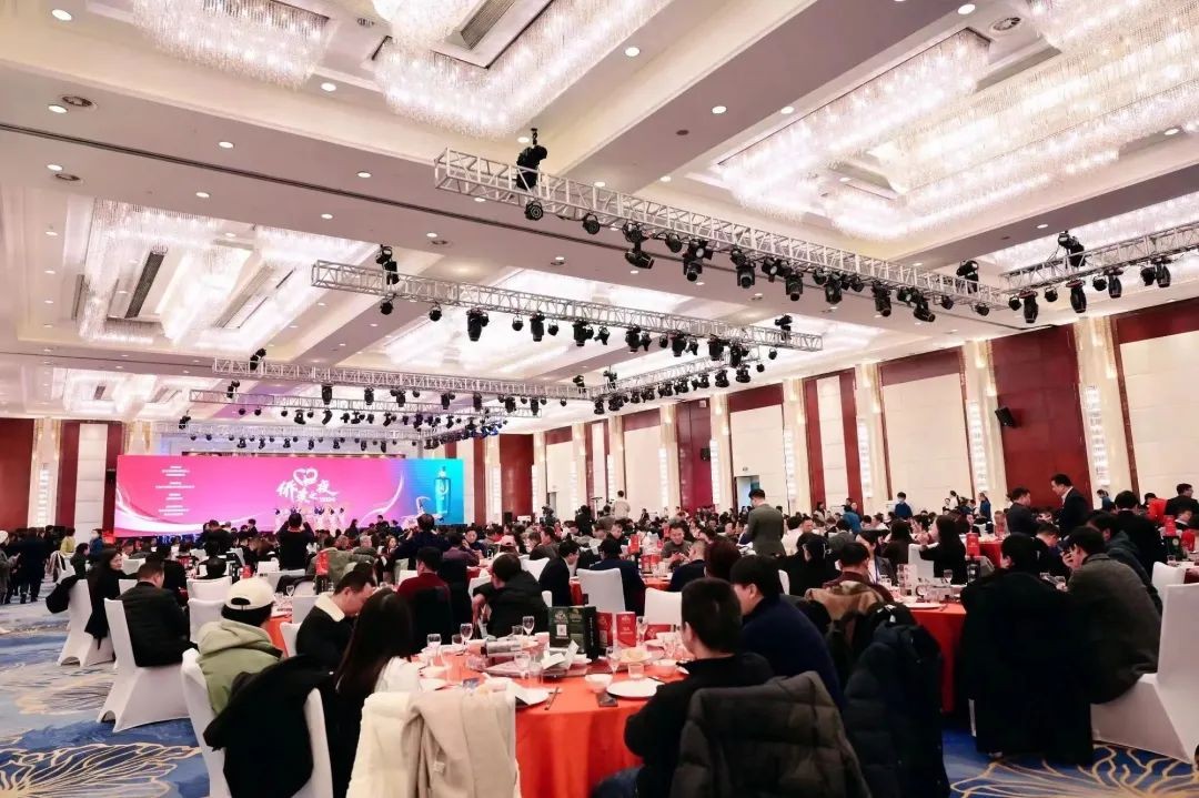 湖北“侨爱之夜”慈善晚宴在武汉举行