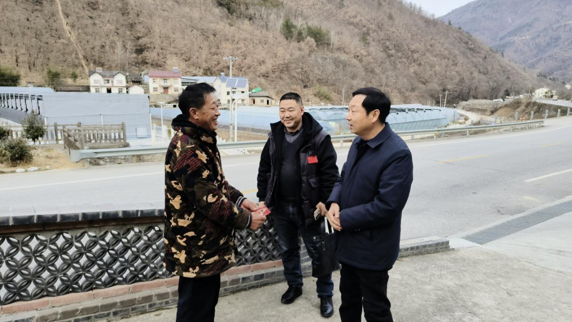 春节慰问显真情、凝聚侨心向党心，神农架林区侨联深入开展“进侨家·送温暖”活动