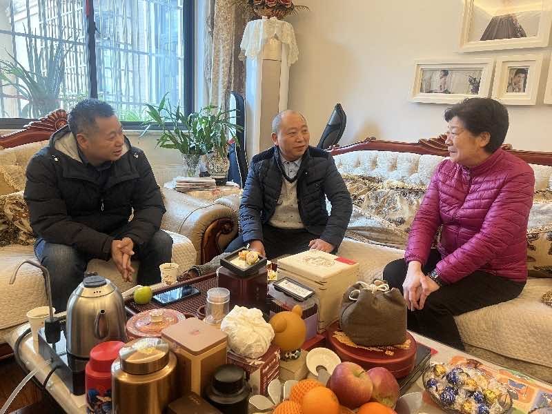 宜昌市侨联走访慰问退休干部