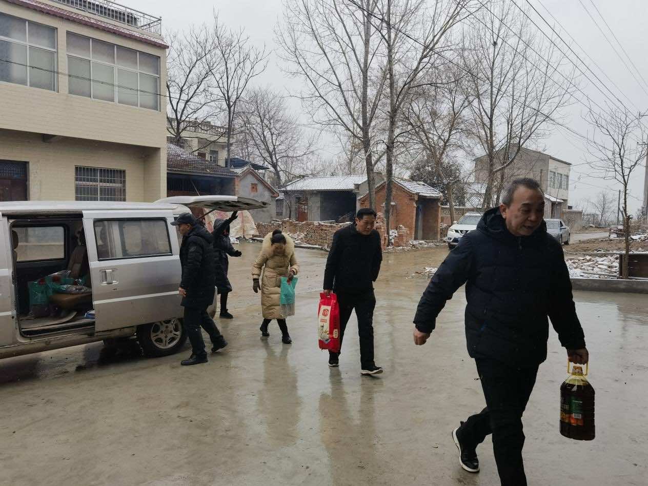 老河口市侨联走访慰问困难群众