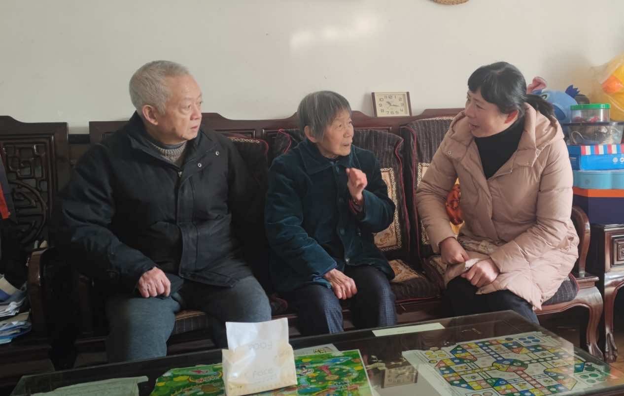 鄂州市鄂城区侨联春节走访慰问困难归侨侨眷