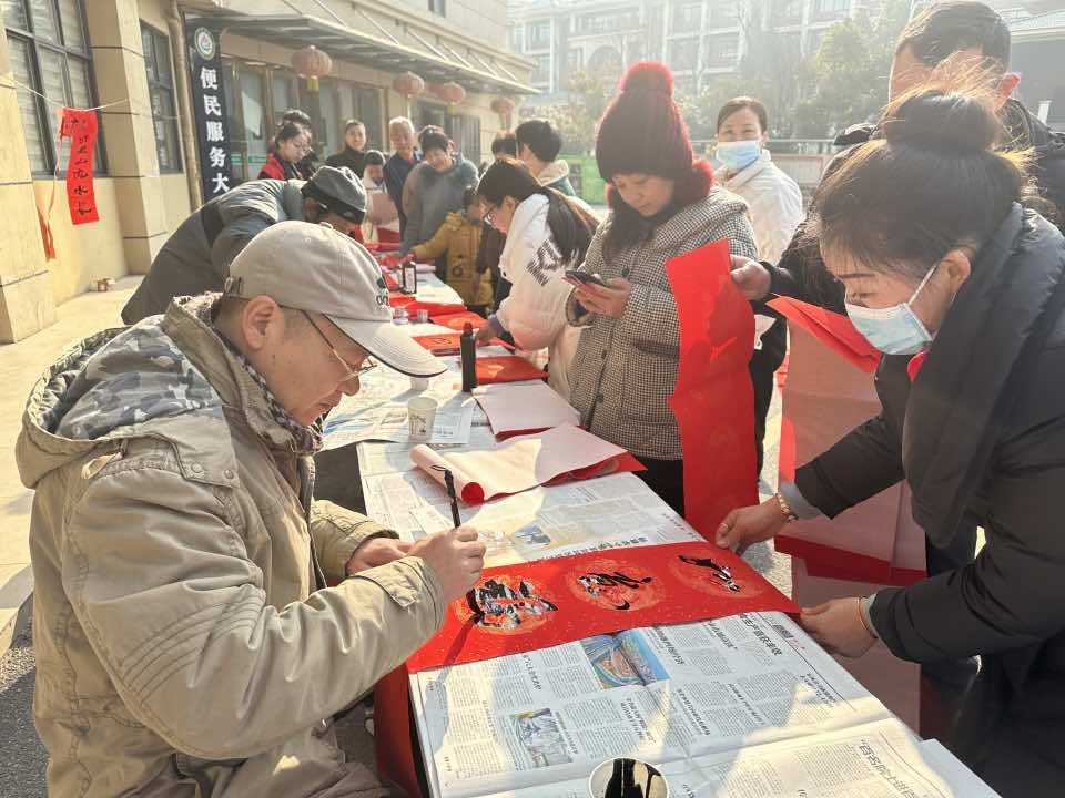 随州市风光社区“侨胞之家”举办              “情暖邻里 我在风光很幸福”邻里集市活动