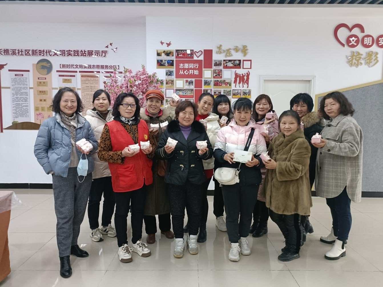 十指留香 “手”护美丽——西陵区长樵溪社区 举办庆“三八”联谊活动