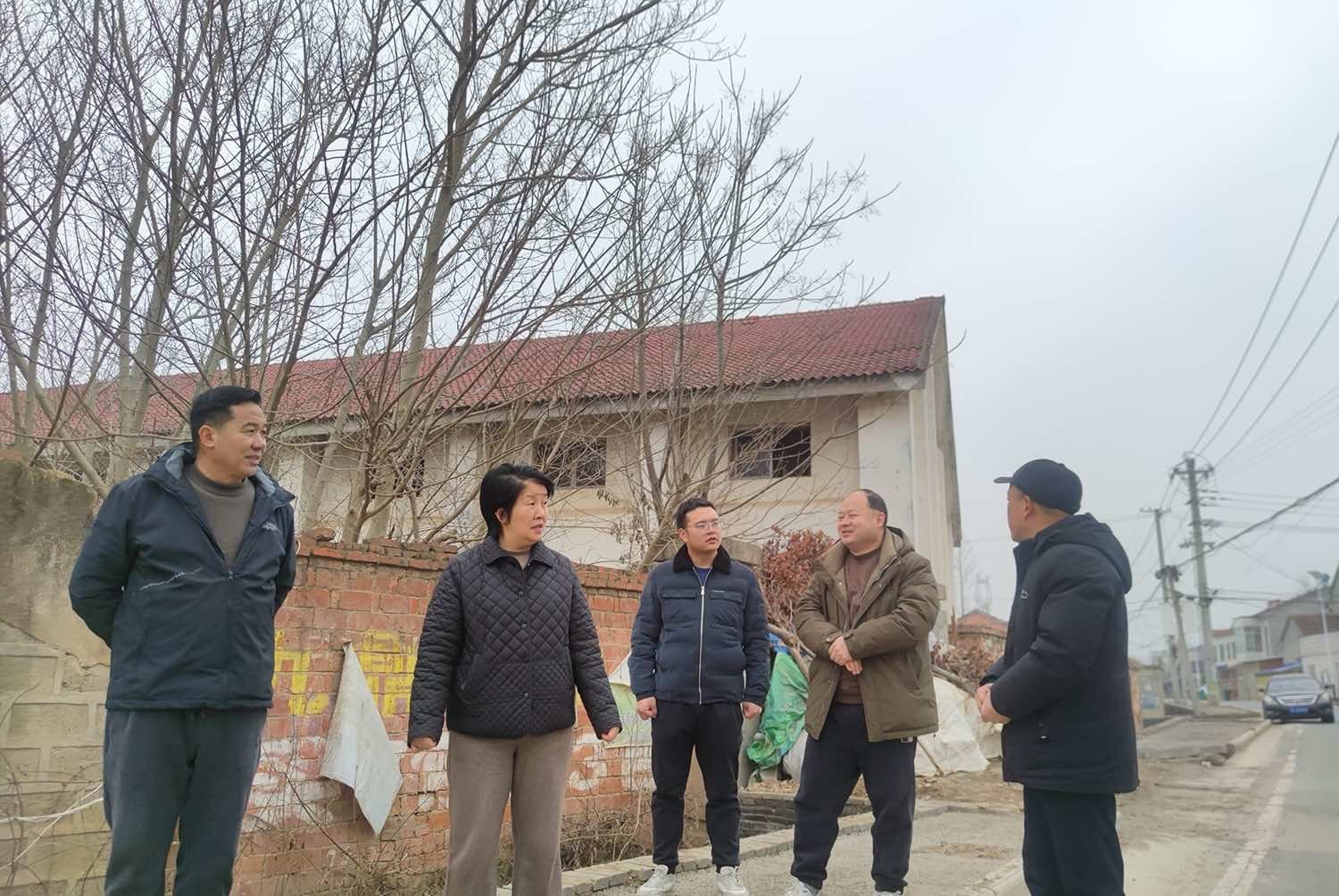 襄阳市侨联党组书记、主席陈红一行到彭家营村开展调研