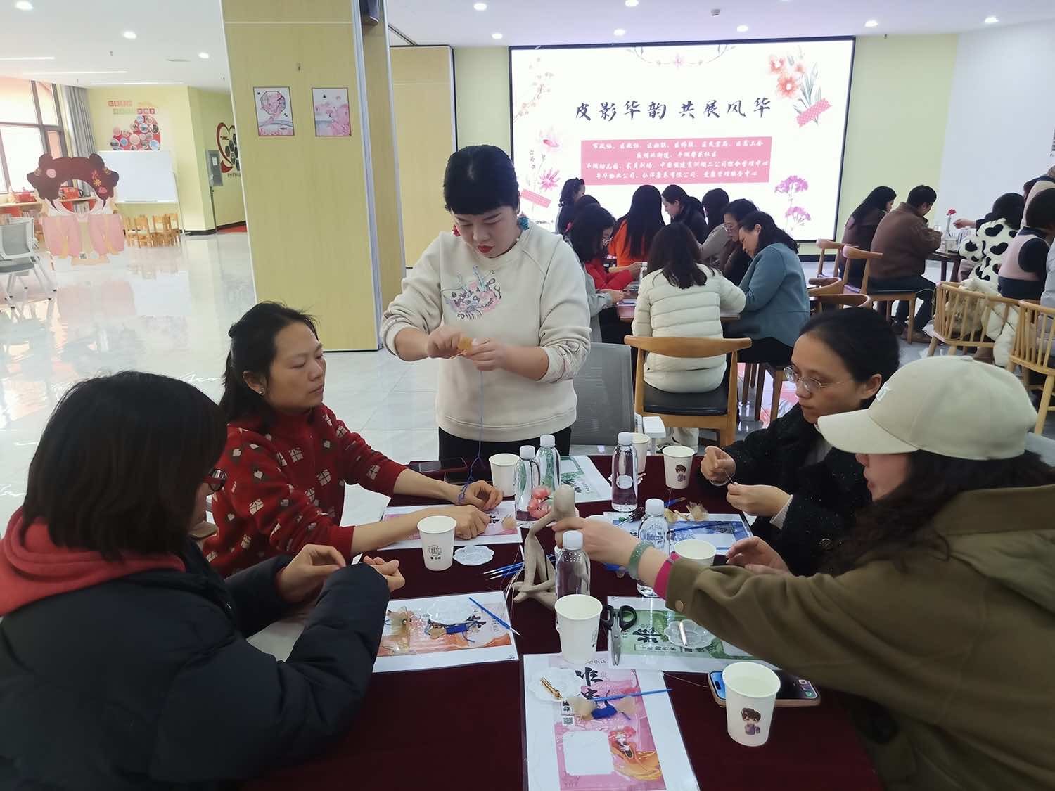 西陵区夜明珠街道组织侨界女性代表开展“庆三八”系列活动