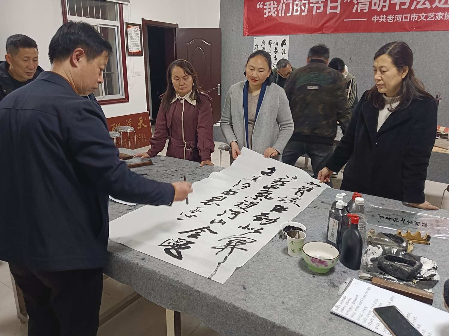 老河口市侨联：诗词书法寄哀思 缅怀英烈祭忠魂