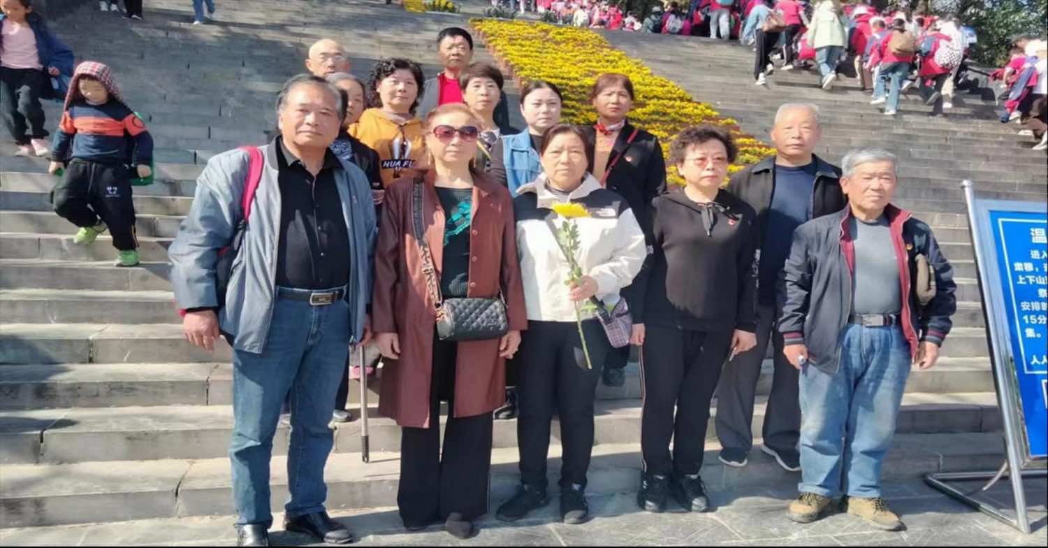 襄阳市樊城区铁路社区侨联举办清明节祭扫活动