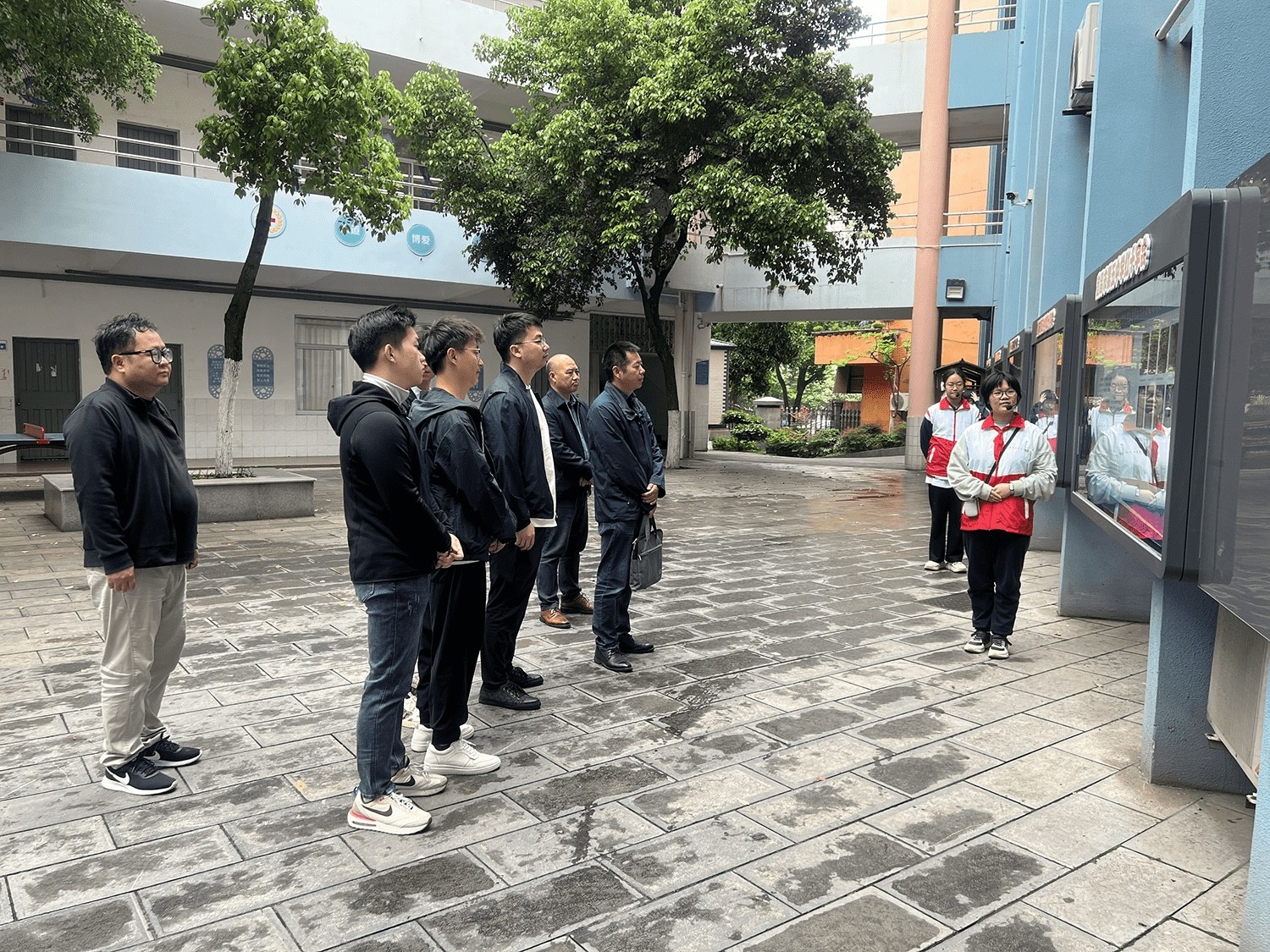 宜昌市侨联组织侨界青年赴宜昌市第五中学考察交流