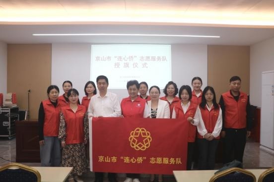 京山市侨联为马家塝社区“侨胞之家”捐赠图书