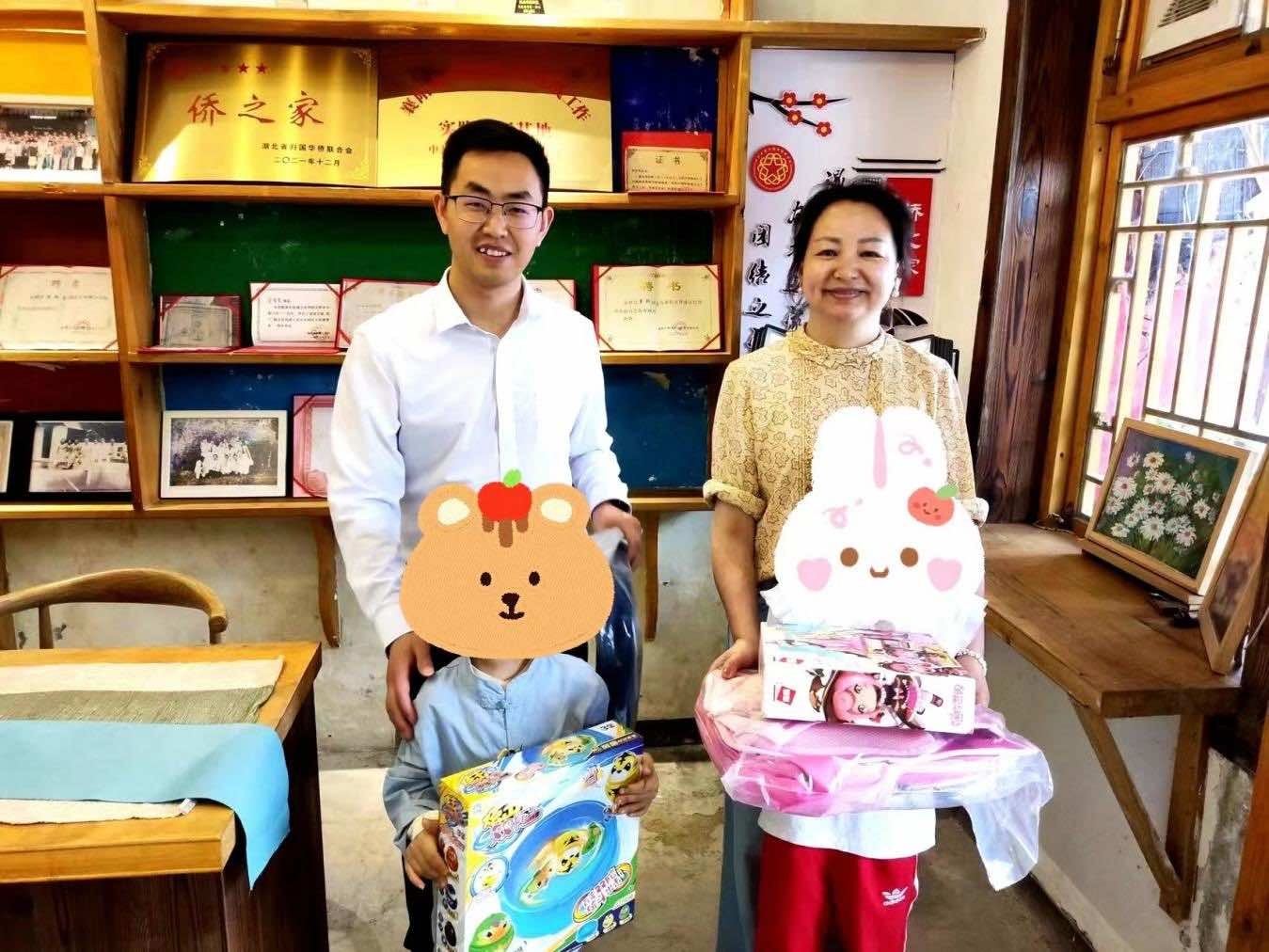 襄阳市樊城区侨联开展关爱困难儿童活动