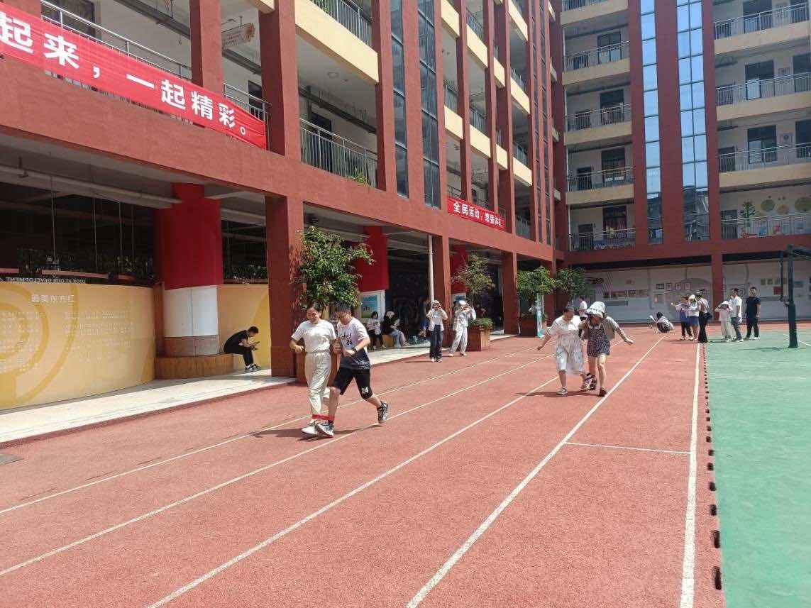 西陵区气象台社区“侨胞之家”举办趣味运动会