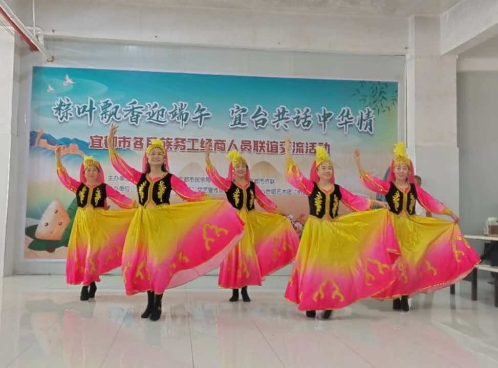 宜都市同心合唱艺术团“侨胞之家”开展慰问演出