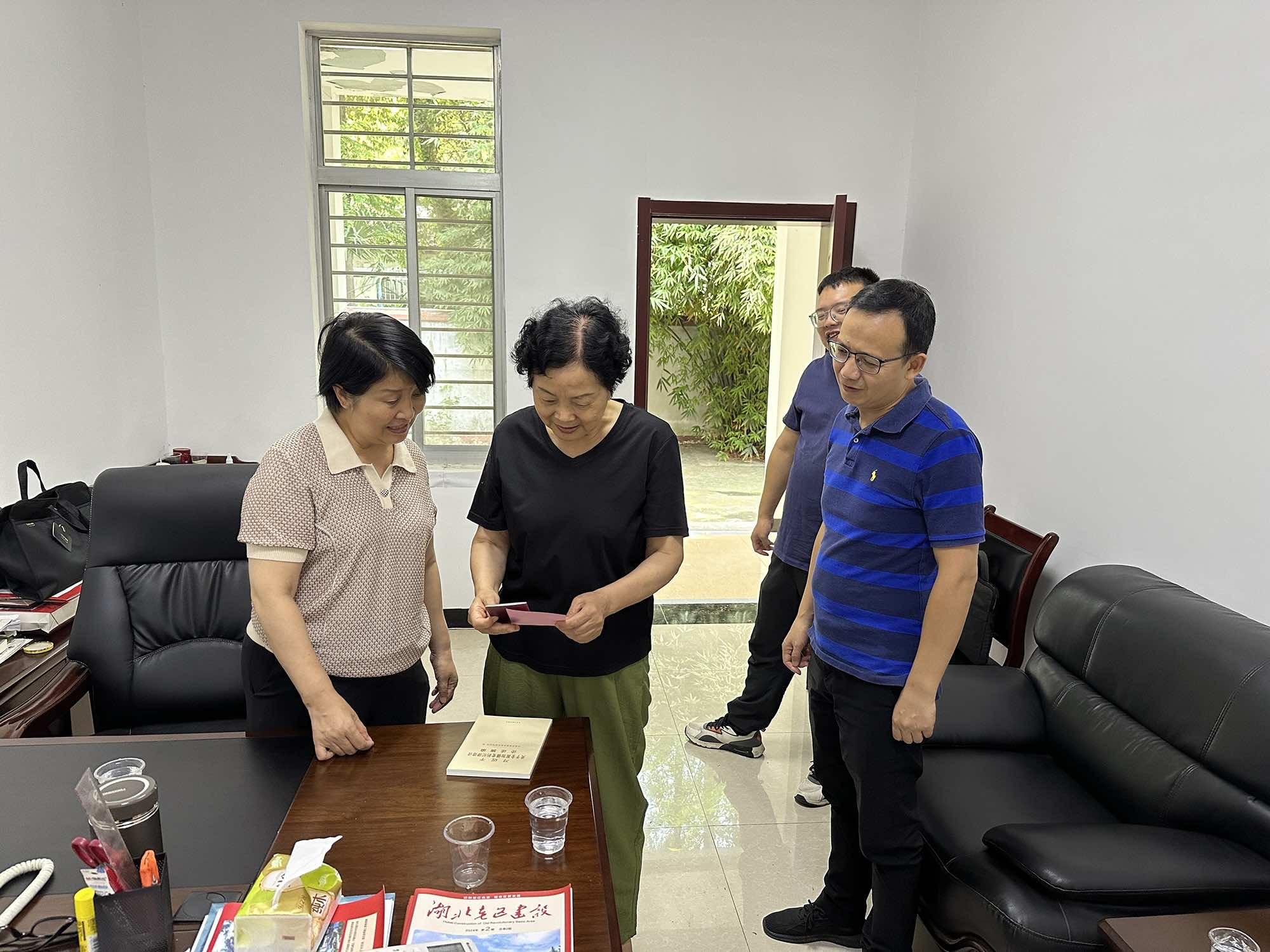走访慰问暖人心 引导侨胞感党恩 ——襄阳市侨联开展“七一”暖侨慰问行动