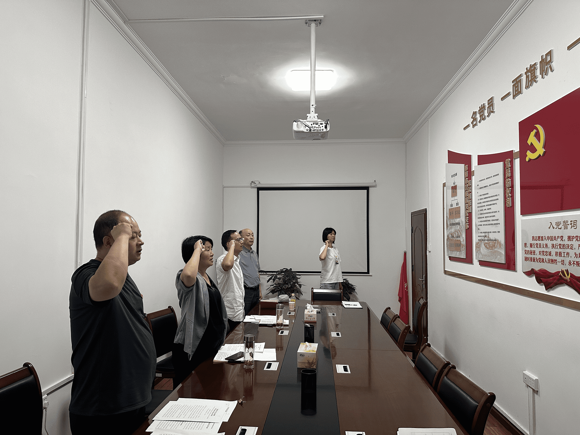 襄阳市侨联开展“初心如磐担使命 踔厉奋发新征程”主题党日活动