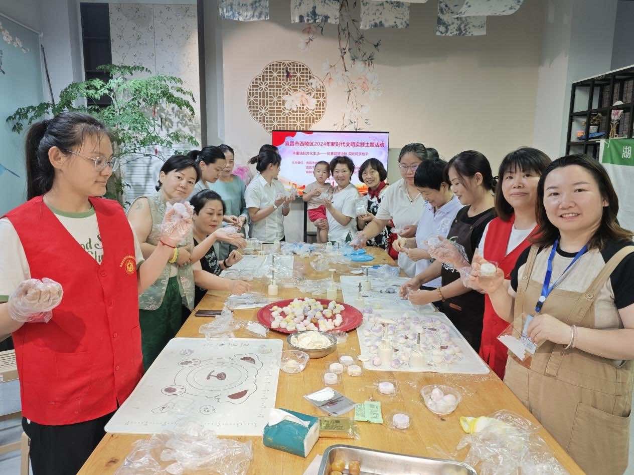 西陵区锦绣社区“侨胞之家”举办“情满中秋·侨心向党”主题活动