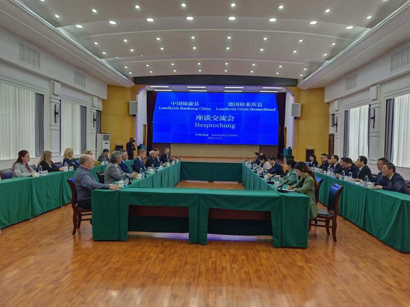 襄阳保康县与德国格莱茨县正式建立友好关系