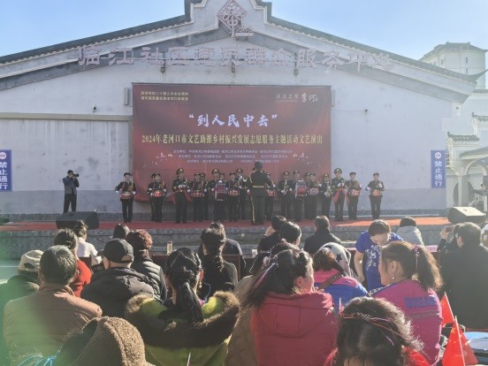 襄阳老河口市侨联开展“到人民中去”文艺汇演助推乡村振兴发展