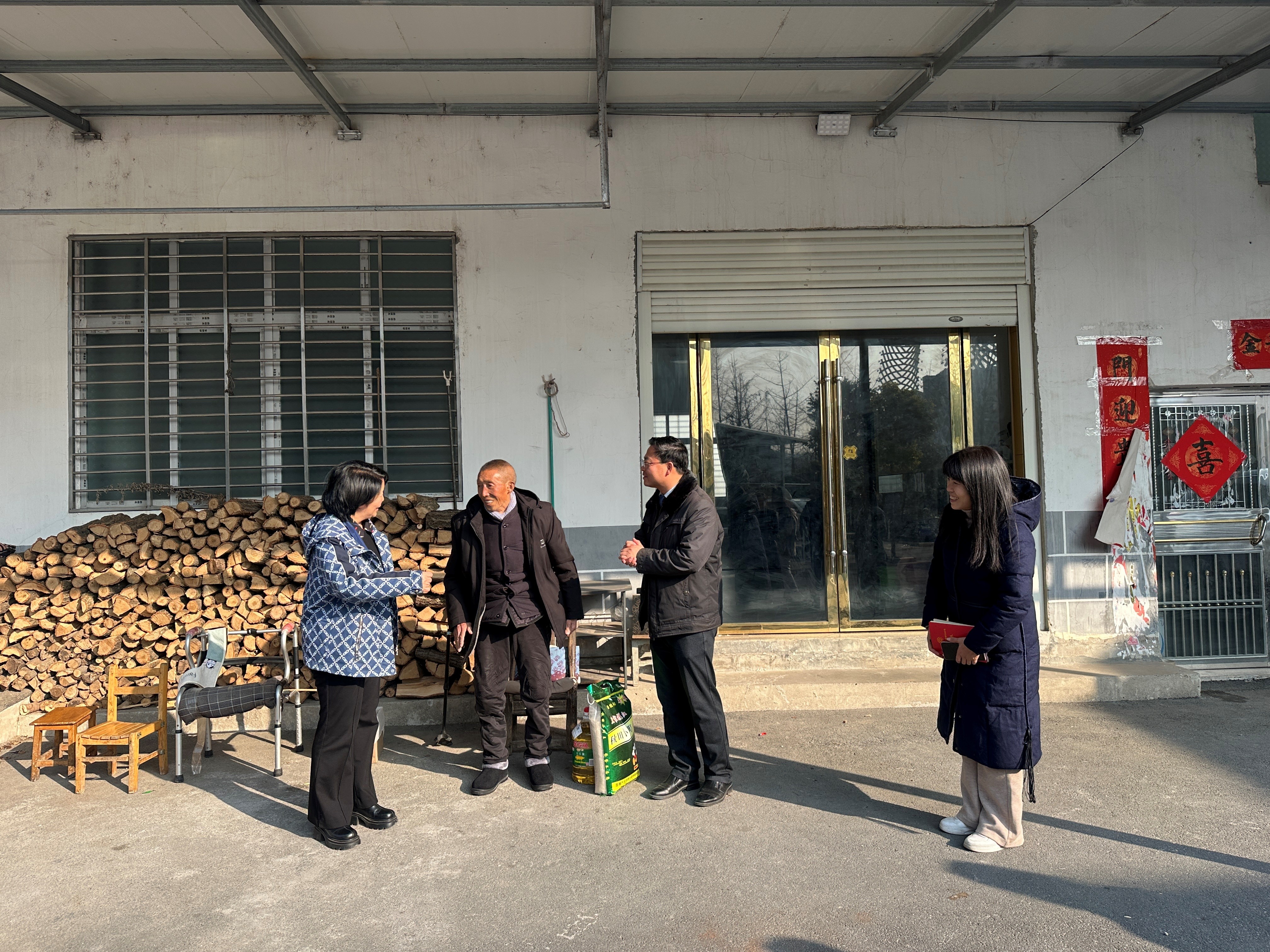 襄阳市侨联关工委开展冬季送温暖活动