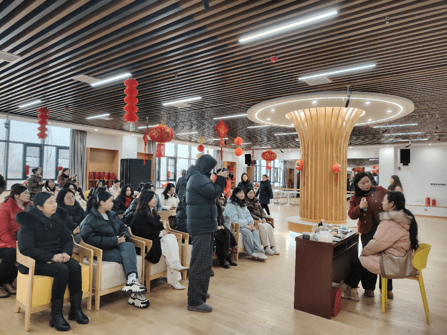 襄阳老河口市侨联参加巾帼劳模宣讲活动
