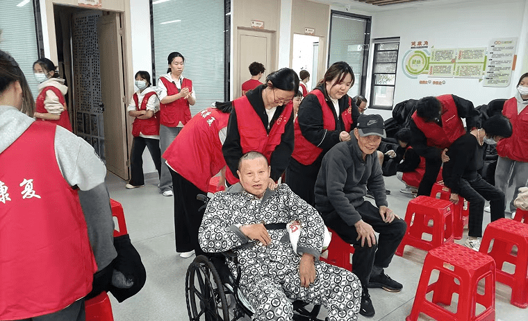 湖北职院侨联开展“学雷锋·艾暖人心” 志愿服务活动