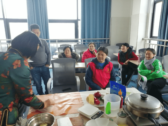 襄阳襄城区铁佛寺社区“侨胞之家”：享受烘“培”欢乐解锁甜蜜技能