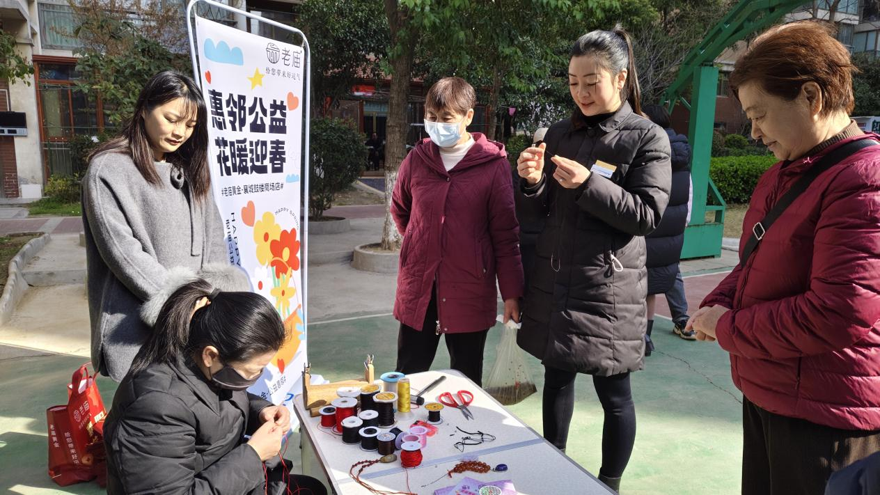 襄阳襄城区建锦社区“侨胞之家”开展 “首饰焕新 玉鉴真知”志愿服务活动