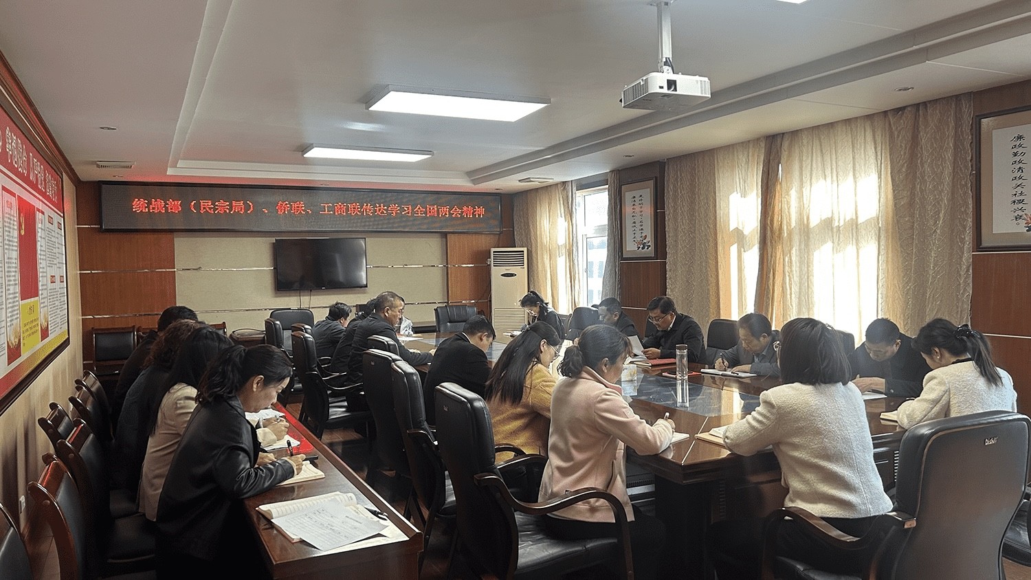 襄阳保康县侨联深入学习传达全国“两会”精神