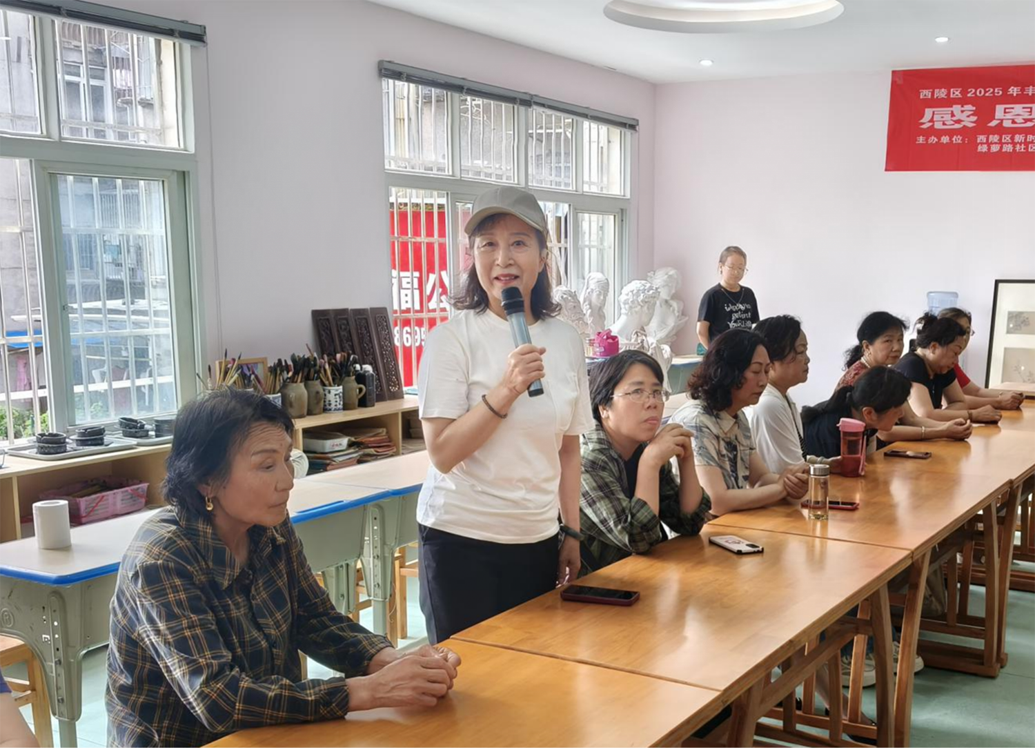 西陵区绿萝路社区“侨胞之家”开展母亲节 主题活动